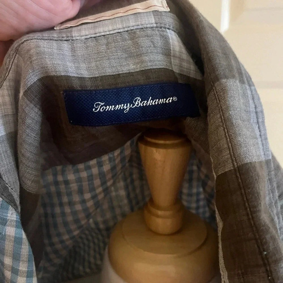 Tommy Bahama Button down shirt-size XL - Picture 2 of 9